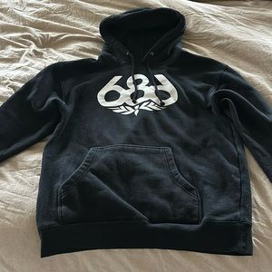 Men’s medium 686 sweatshirt